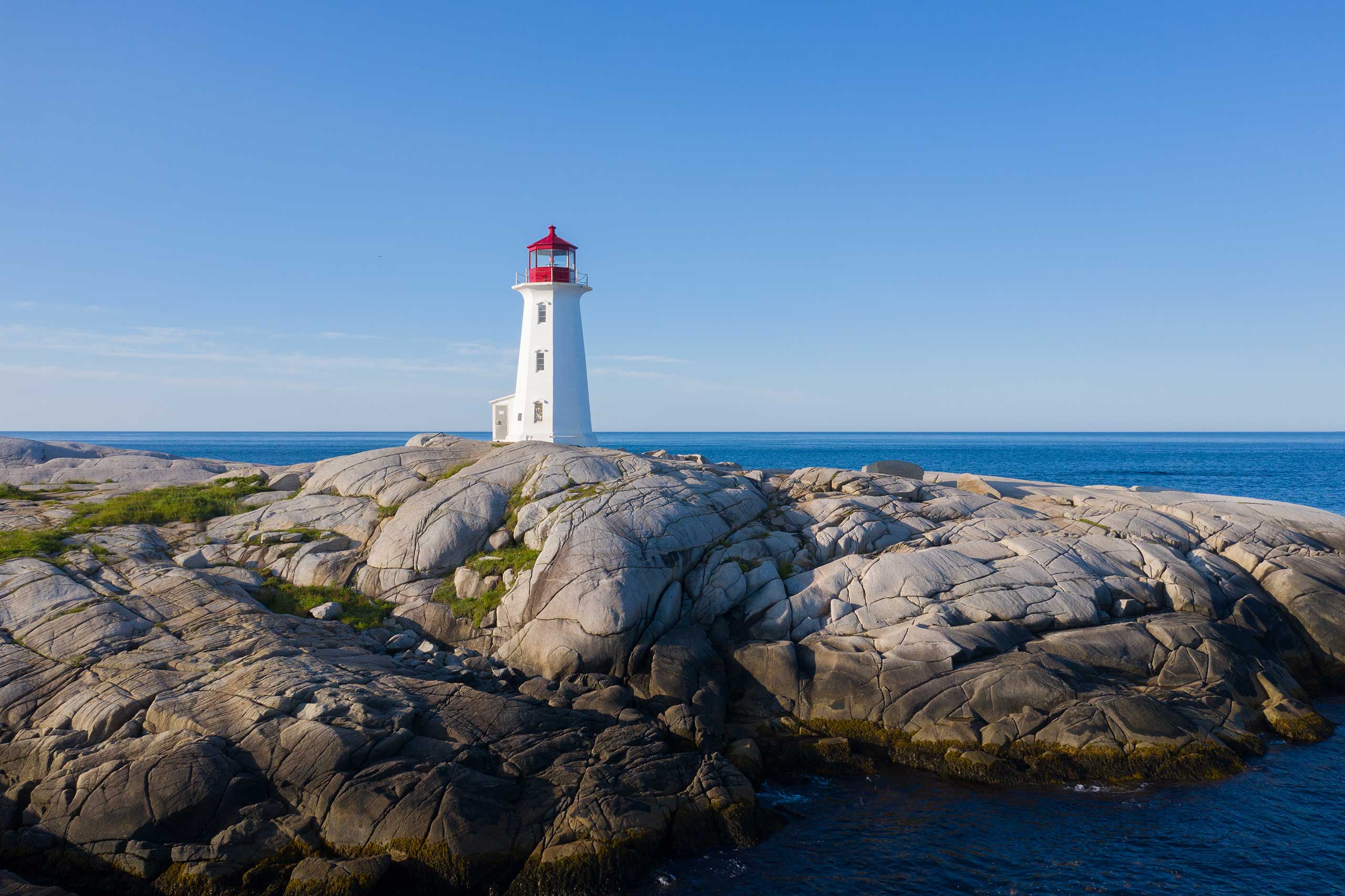 iStock-1366705850-PeggysCove-2560xWide